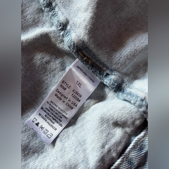 Distressed Jean Jacket. Size 1XL. Fashion Nova - Picture 9 of 9